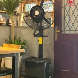 Quạt phun sương công nghiệp Mitsuta DB-30CF03 trong nhà hàng