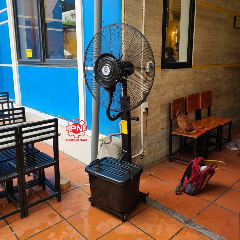 Quạt phun sương công nghiệp Mitsuta DB-30CF03 tại quán bia hơi