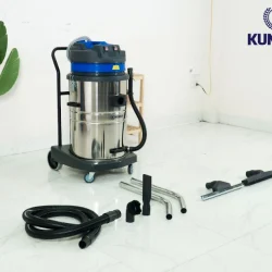 Máy hút bụi công nghiệp Kumisai KMS 70A màu xanh và bộ phụ kiện theo máy