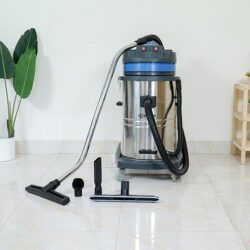 Máy hút bụi công nghiệp Kumisai KMS 70A màu xanh và phụ kiện