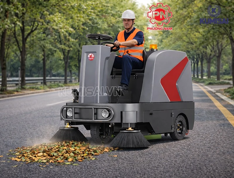 Sử dụng Xe quét rác ngồi lái DQC-TECH 5F trong công viên
